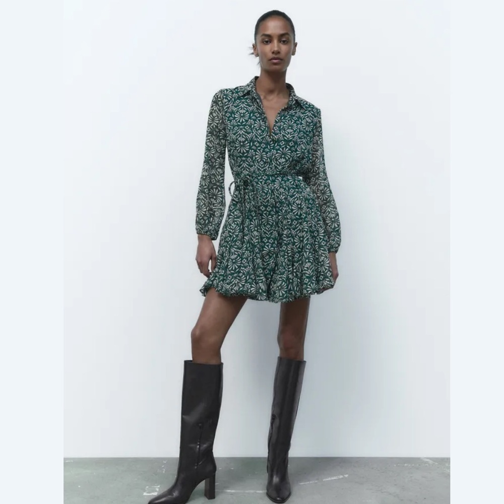 Zara Mall of America green printed mini dress. Size Xs